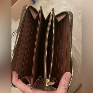 2 years old Louis Vuitton Zippy Wallet. 
Rarely use, in very good condition.